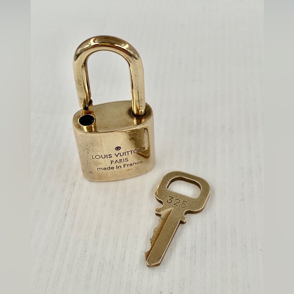 Authentic VGUC Louis Vuitton LV Lock & Key - #325 - Picture 3 of 7
